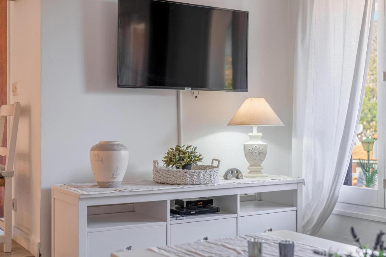 Cala de Sant Vicenc Gorgeous Renovated Cala Sant Vicenc Beach Villa מראה חיצוני תמונה
